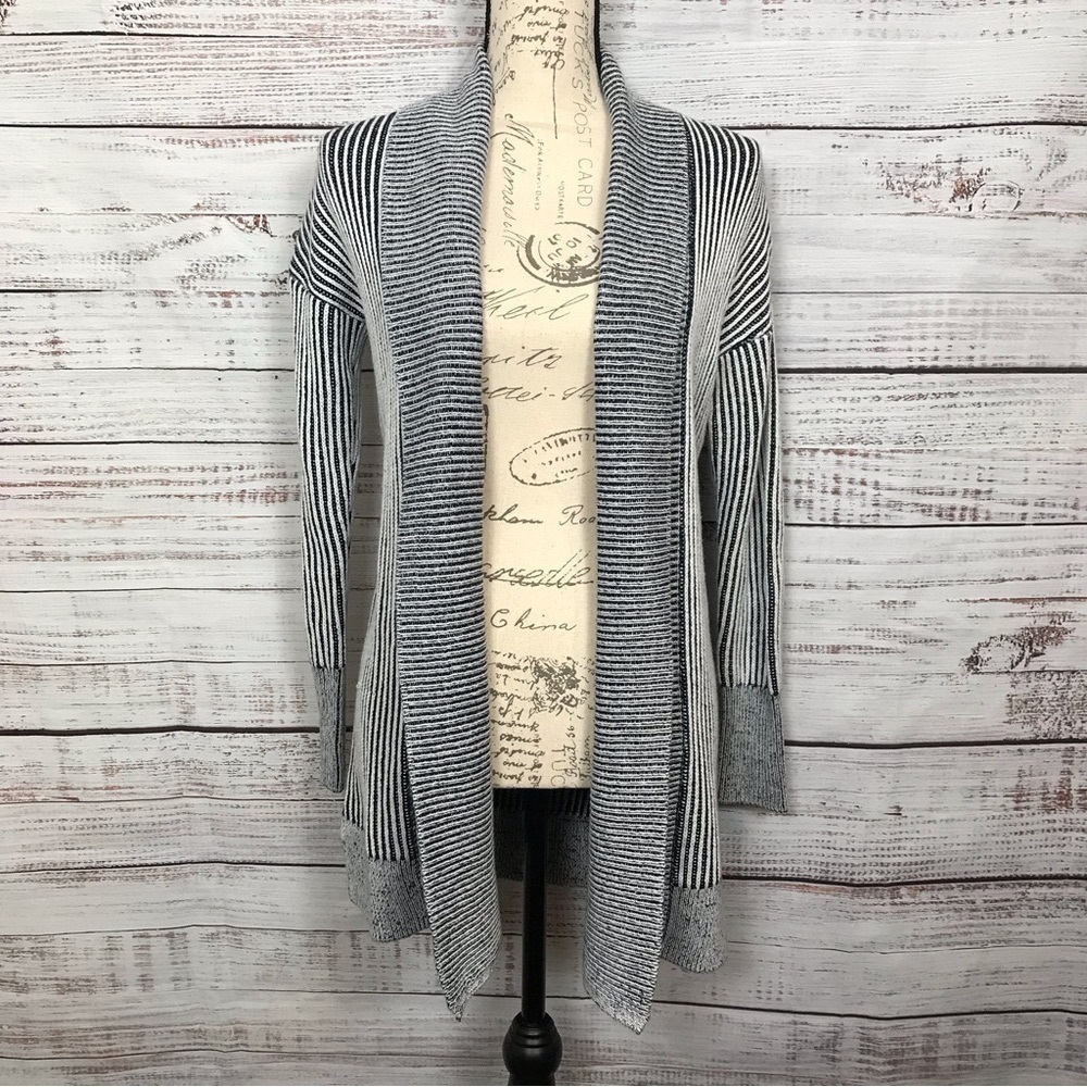 Tahari Ribbed textured size xsmall long sweater long sleeve cardigan
